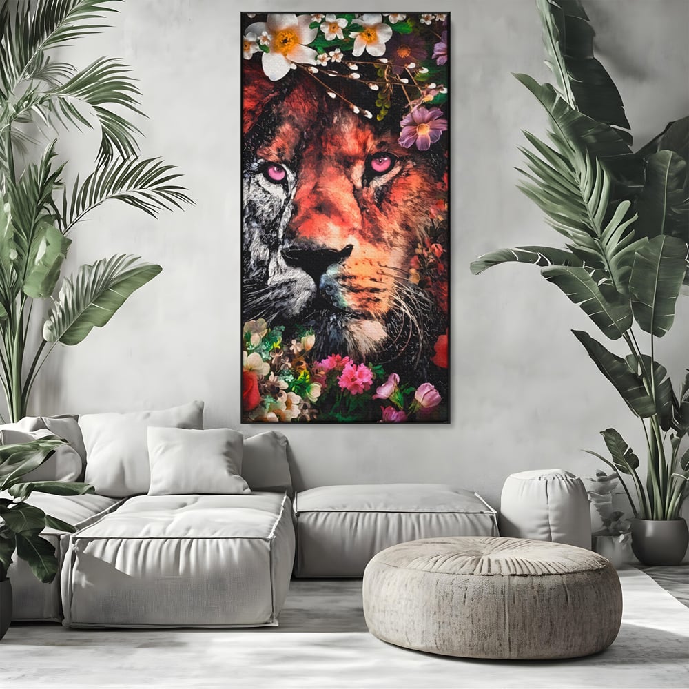 Tablou canvas cu tablou canvas cu cap de leu, in rama de aluminiu negru, pe perete intr-un living